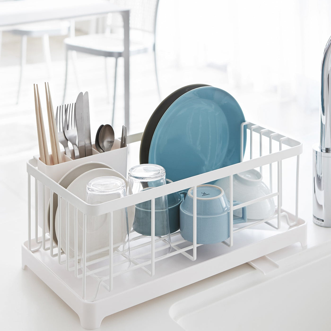 Compact Self-Draining Dish Rack with Swivel Spout