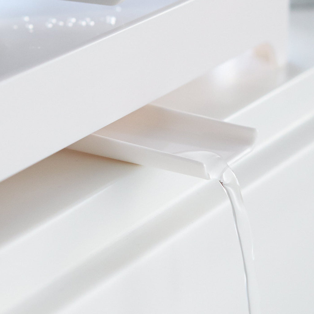 Compact Self-Draining Dish Rack with Swivel Spout