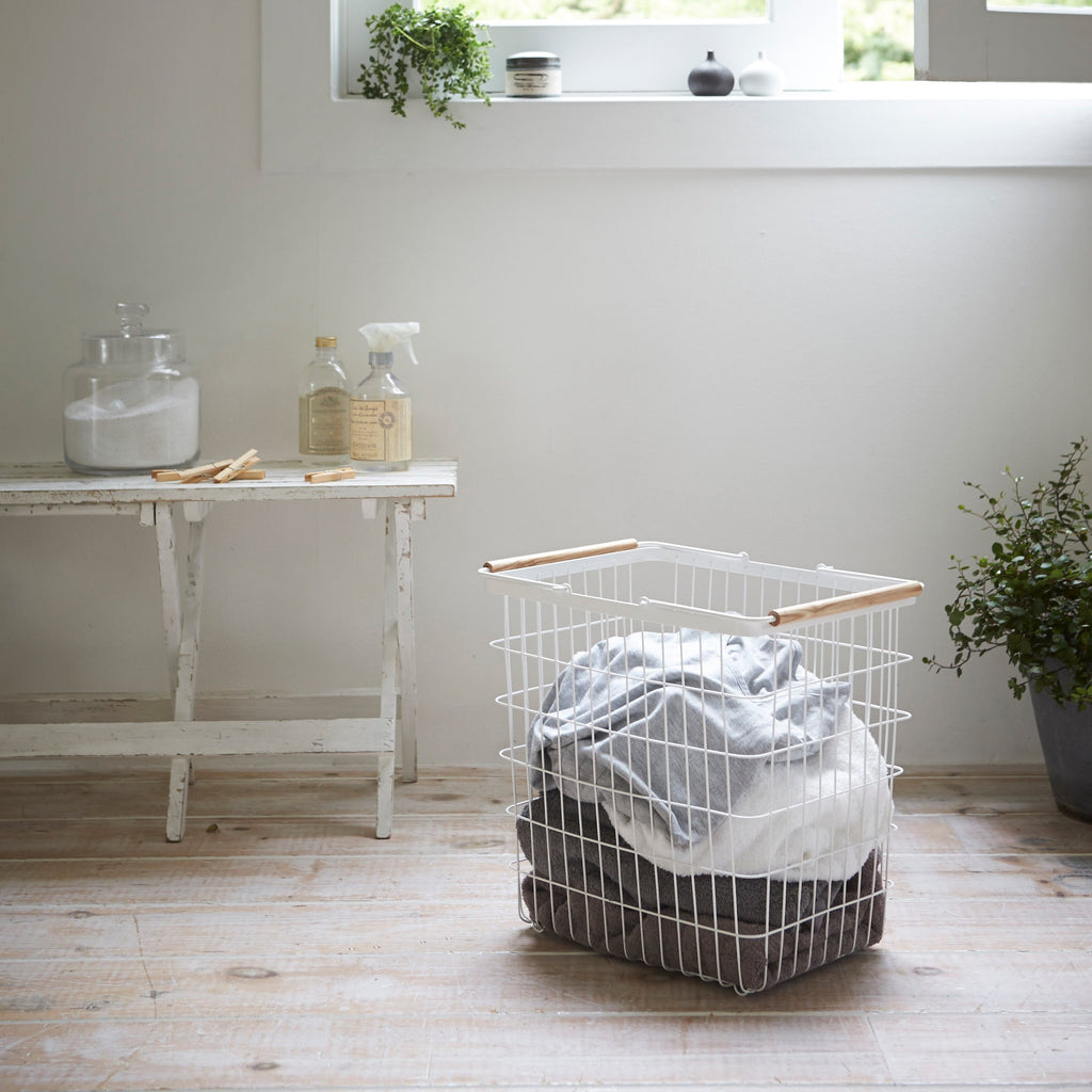 Modern Wire Laundry Basket with Collapsible Wooden Handles