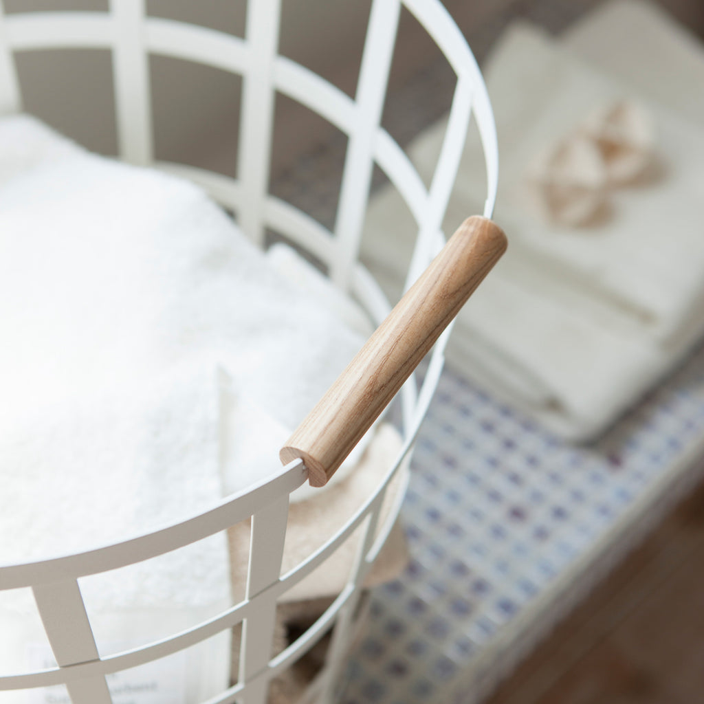 Modern Wire Laundry Hamper with Wooden Handles