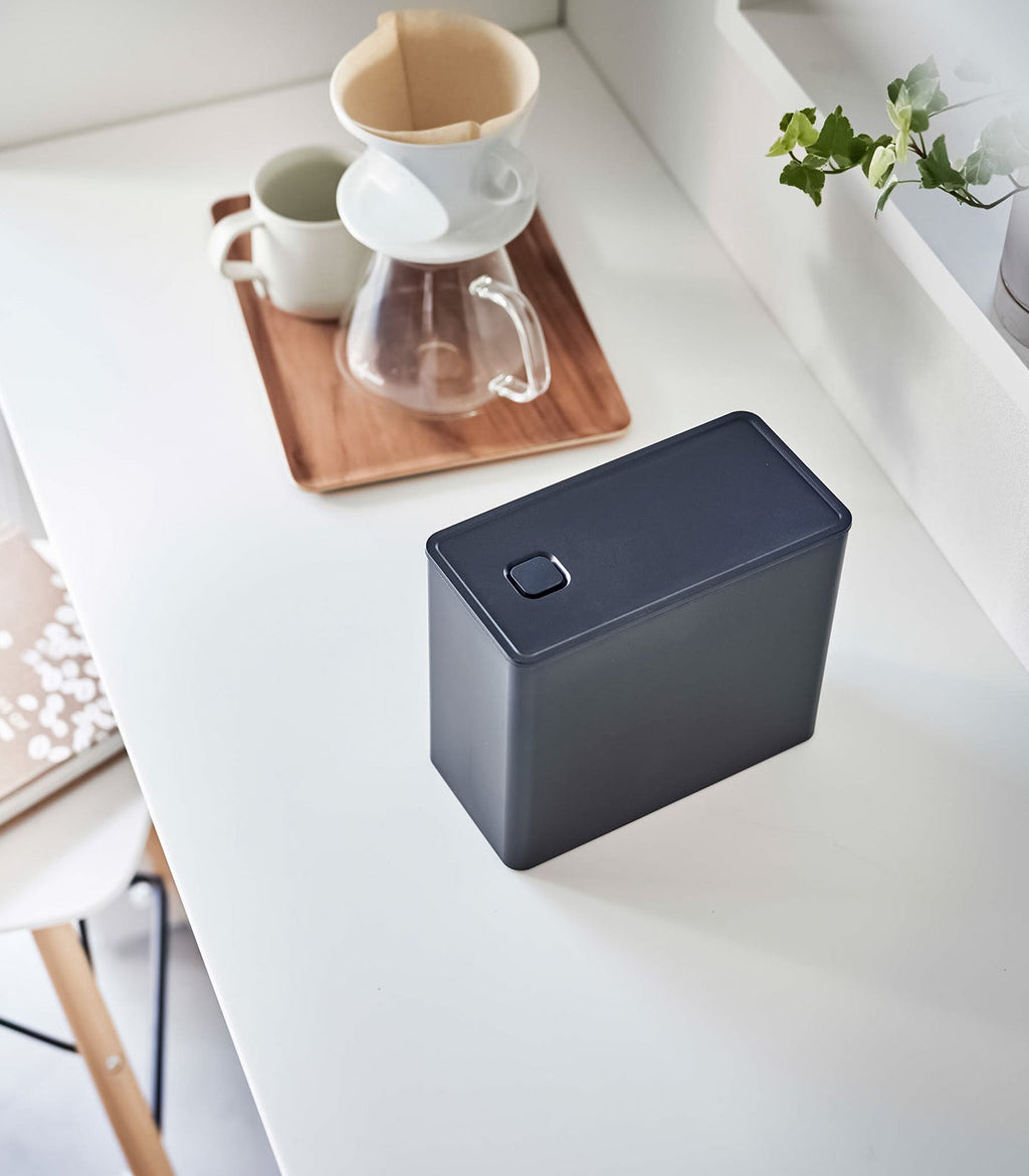 Vacuum-Seal Coffee Grounds Storage Canister with Measuring Spoon