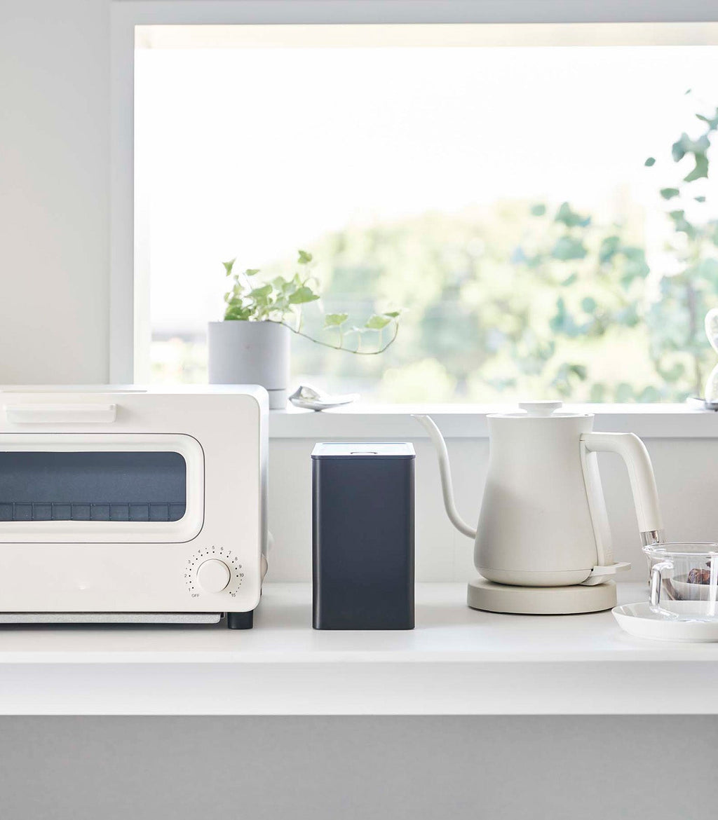 Vacuum-Seal Coffee Grounds Storage Canister with Measuring Spoon