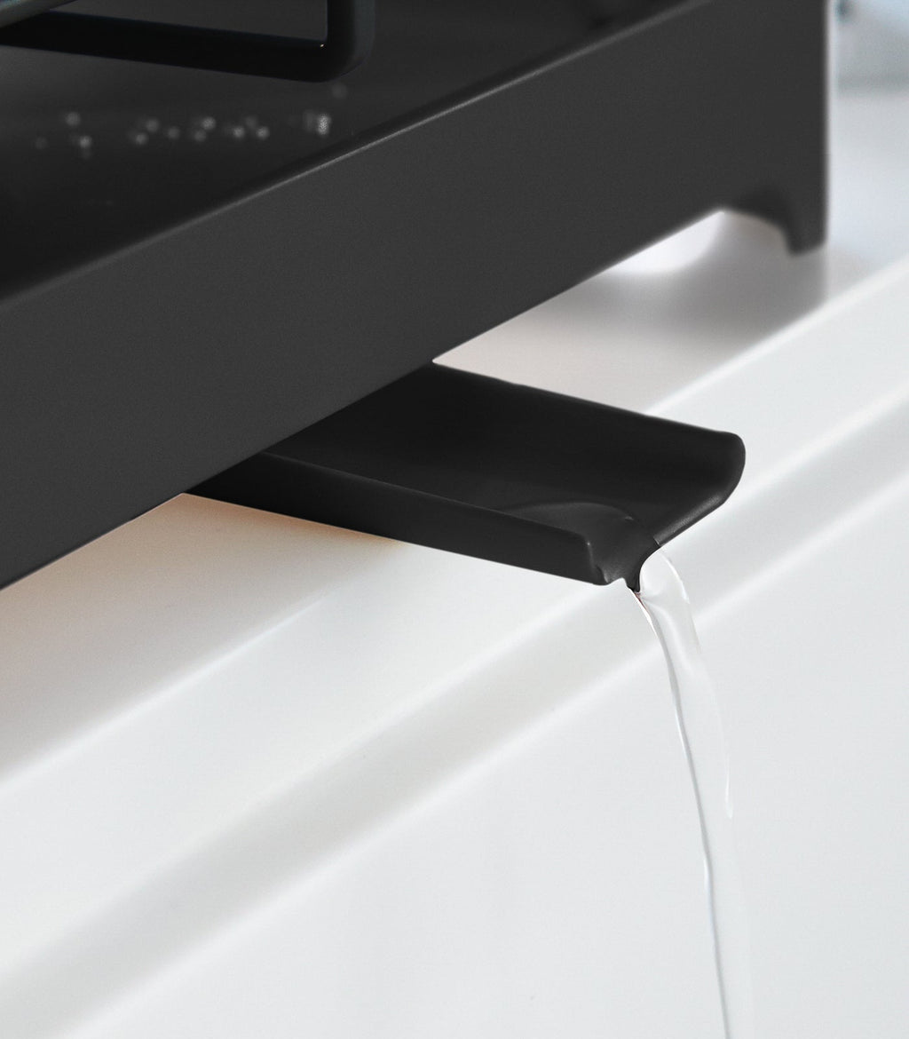 Compact Self-Draining Dish Rack with Swivel Spout